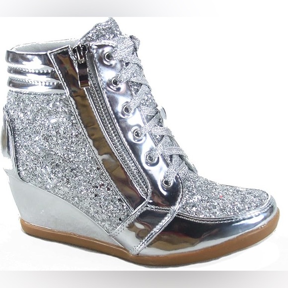 Forever Link Women’s Silver Wedge Glitter Sneakers in Multiple Sizes - Picture 2 of 3